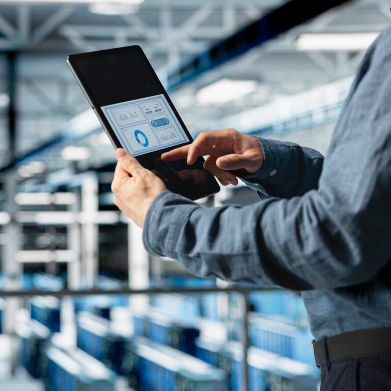 Technicien de maintenance sur l'application aq manager gmao mobile